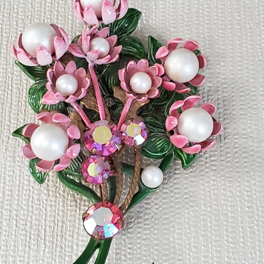 Gorgeous vintage brooch